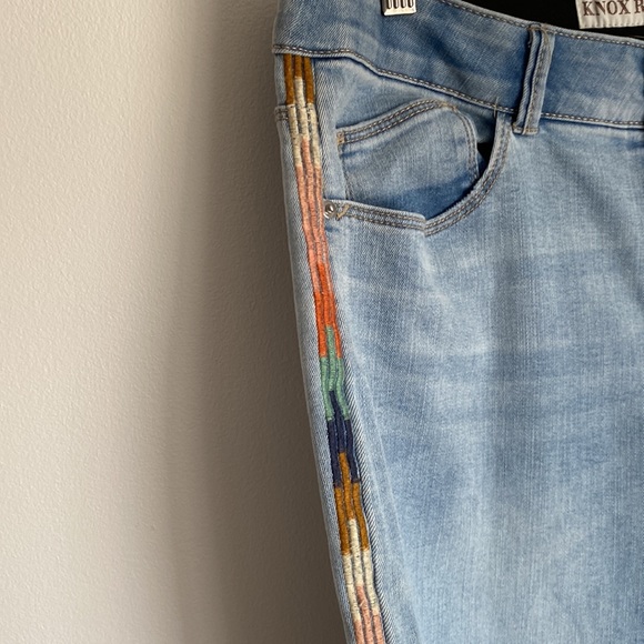Knox Rose ladies cropped faded jeans. Size 12. Colourful side stripe. High rise. - Picture 2 of 14